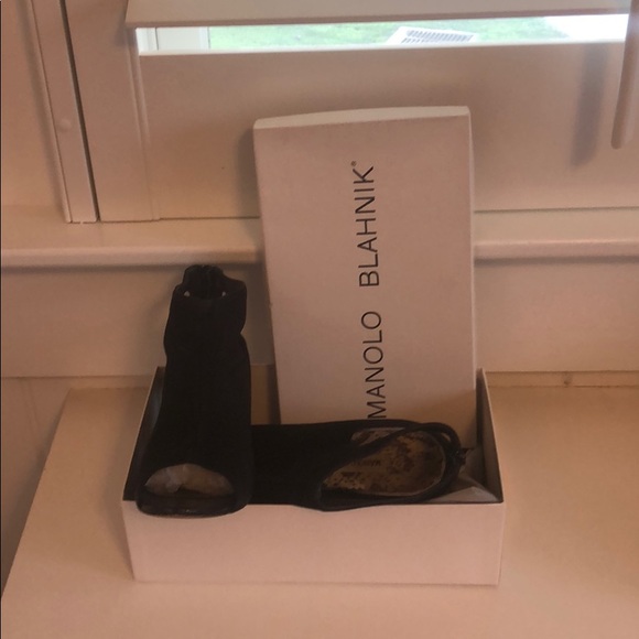 Manolo Blahnik Open Toe Suede Bootie. Sz 39. - Picture 6 of 6